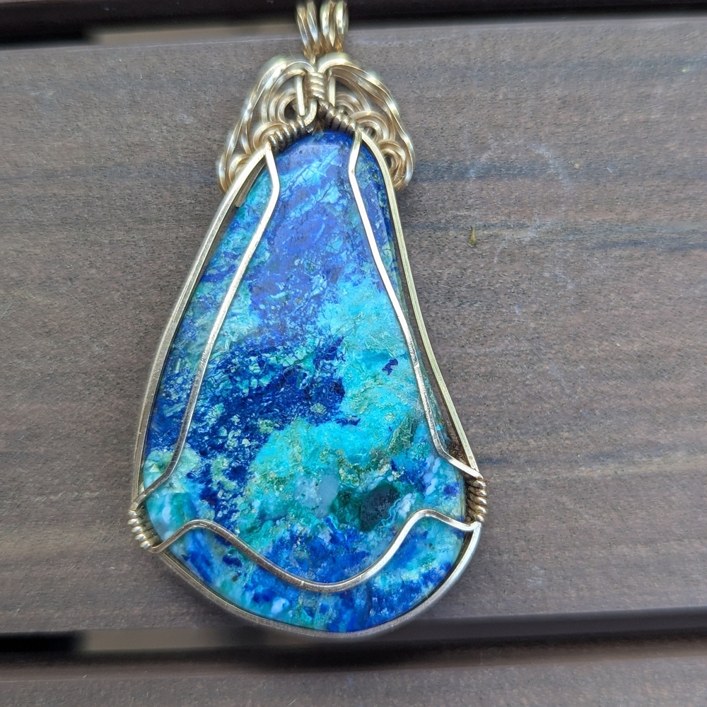 Elegant Natural Polished Blue/Turquoise and Gold Pendant Necklace